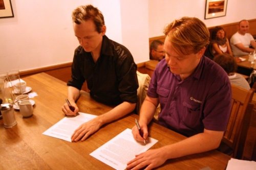 Julian Assange och Rick Falkvinge. Foto: Rickard Olsson.